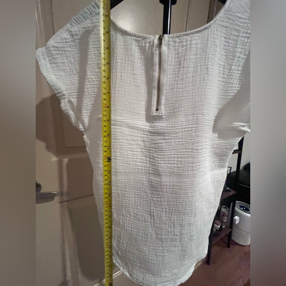 Olive & Oak Textured White Scoop Neck Cap Sleeve Blouse - Picture 7 of 7